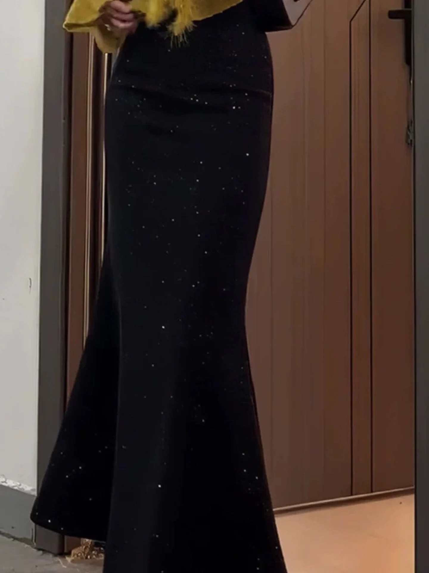 Elegant Black Shiny Heavy Work Half-length Skirt Women's Loose Slimming Versatile Commute Fish-tail Skirt Autumn New Arrival