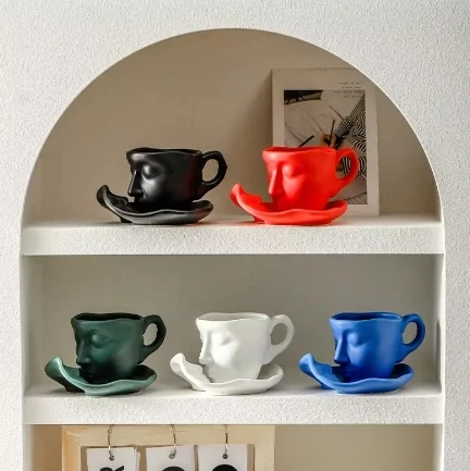 Creative Metal Face Ceramic Coffee Cup Set Kiss Kiss Italian Style Coffee Mug chicaras para café conjunto luxo