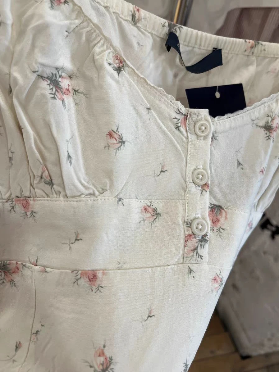 ดอกไม้สีชมพูหวาน Mini Camis ชุดผู้หญิงฤดูร้อนลูกไม้ Trim สามปุ่มเอวยางยืด A-Line สั้น Vestidos Preppy สไตล์ชุด