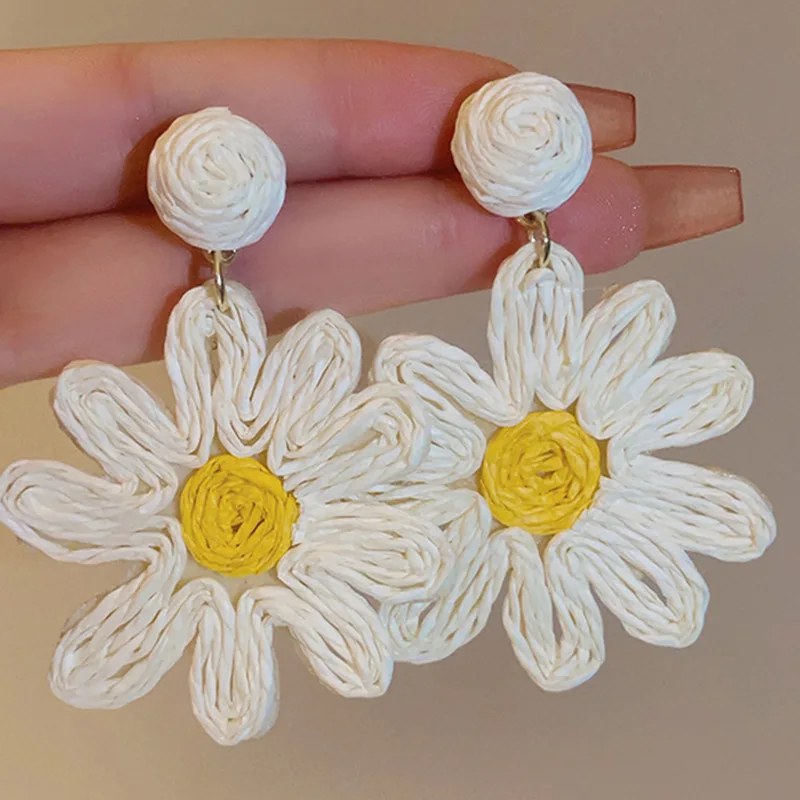 Boho Raffia Daisy Drop Earrings, Handmade Woven Flower Dangle Earrings, Summer Statement Jewelry for Women, Beach Vacation Wear