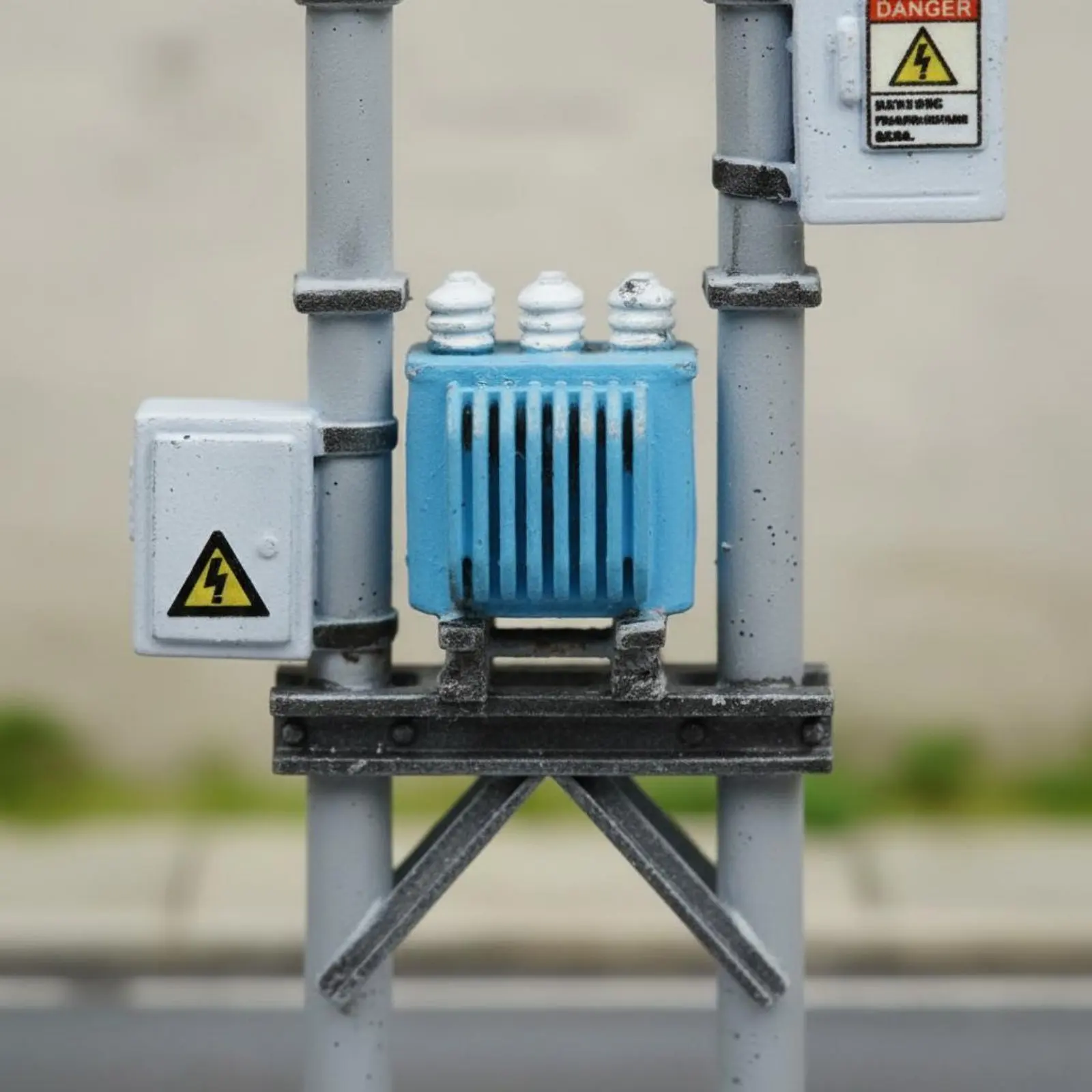 1:64 Utility Pole Model Scene Accessory Resin Utility Pole Realistic Details Fine Workmanship for Miniature Scene Builders view 5