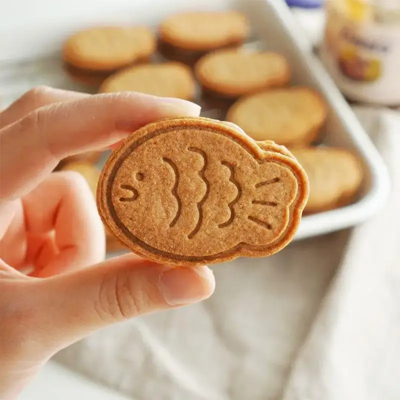 Cute Fish Shaped Cookie Cutter Plastic Biscuit Mold Embossing Stamp For DIY Baking Fondant Pastry Cake Decorating Tool