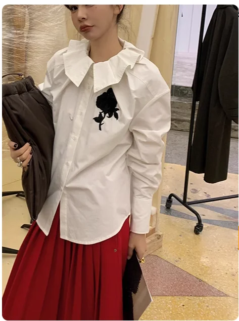 

Ele Rose Embroidery irt Le Rouge M Straight Cut Long Sve Rose Petal Collar Pleated Top Women's Faion Premium