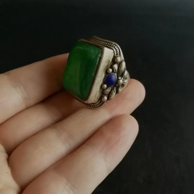 Chinese Old Craft Made Old Tibetan Silver Inlaid Green Jade Silver Ring