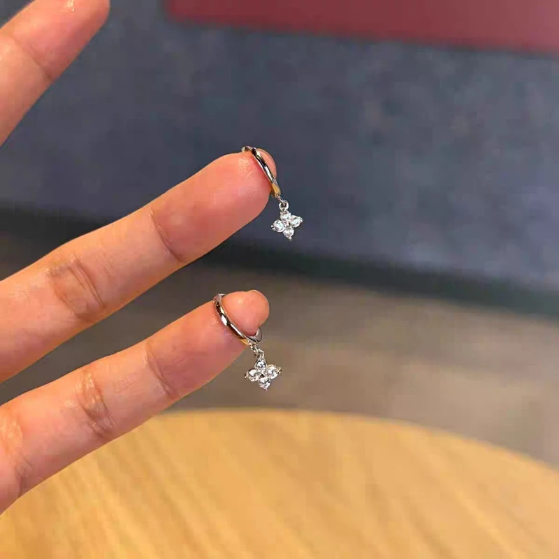 

925 Sterling Silver Sweet Earrings New Korean Style Fashionable Unique Four Leaf Clover Romantic Ear Ornaments for Women