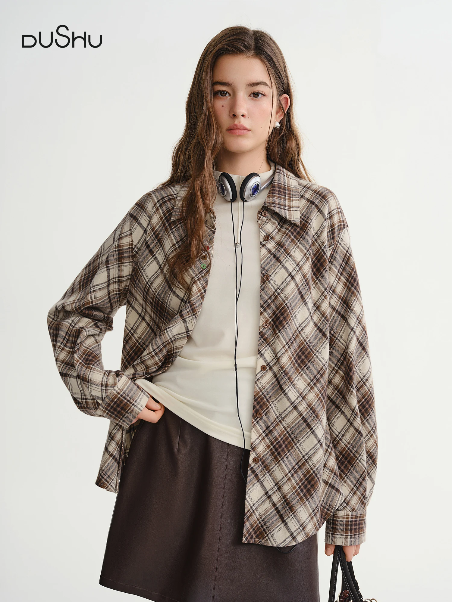 DUSHU プラスサイズ レディース バイアスカット チェック柄シャツ 2025新作 ボヘミアンスタイル 長袖ブラウス リラックスフィット カジュアルトップス