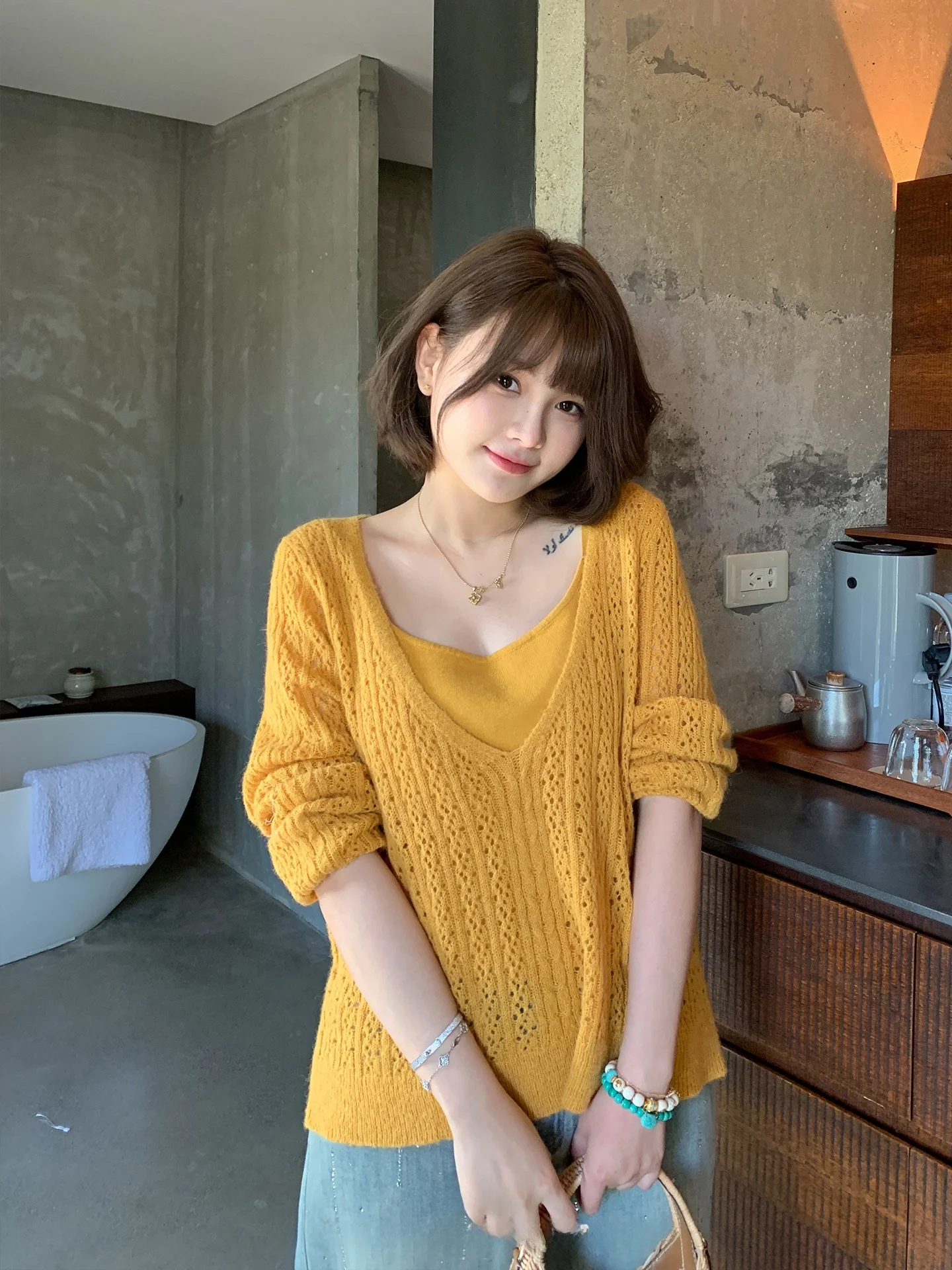 

Комплект Mashixi для женщин больших размеров: вязаный ажурный топ и накидка для ранней весны, стройнящий, с защитой от солнца, в стиле для повседневной носки, из двух предметов