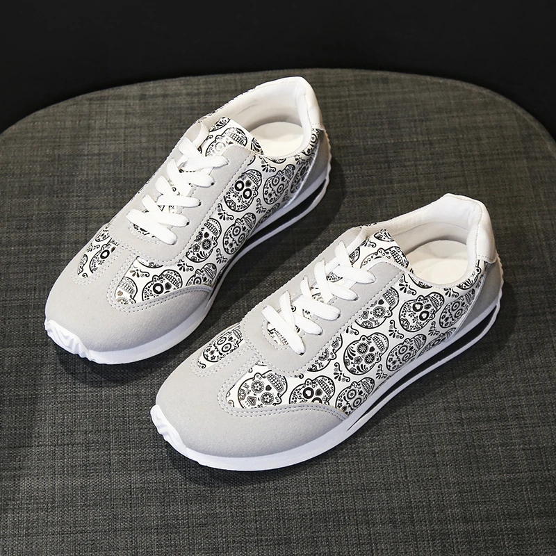 Women's casual lace-up painting skull vulcanized shoes 2025 new outdoor commuting fashion large size sports shoes