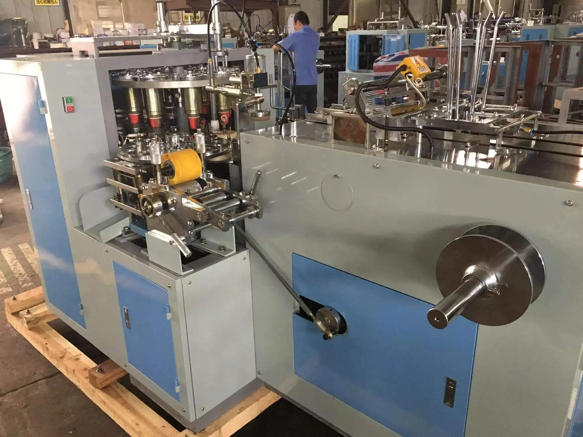 Automatic Mechanical Plastic Paper High-Efficiency Energy-Saving Disposable Plastic Cup Production Equipment