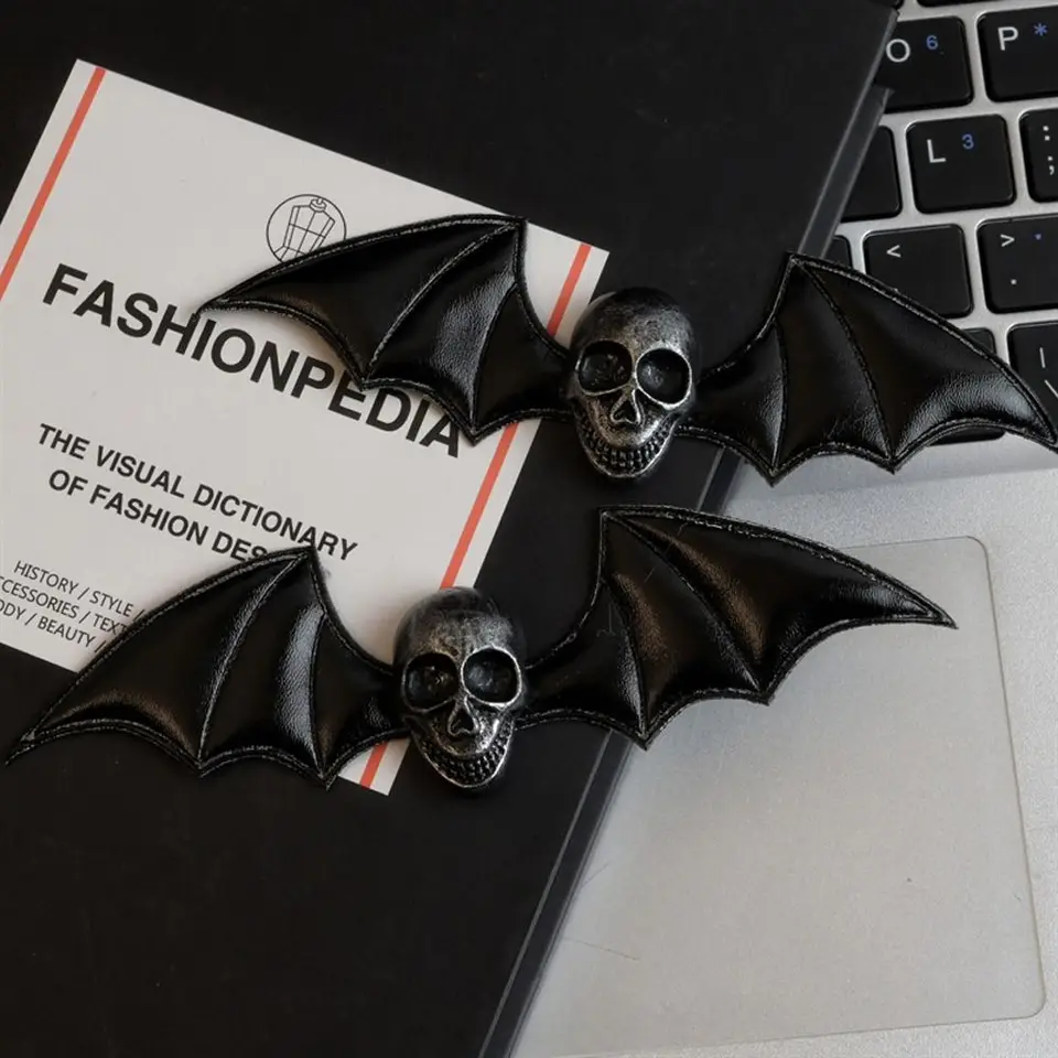 Dark Gothic Resin Hair Clips with Horns Skull Bat for Halloween Cosplay Halloween Darkness Skull Bat Hair Clip-WOLFHA main image 3
