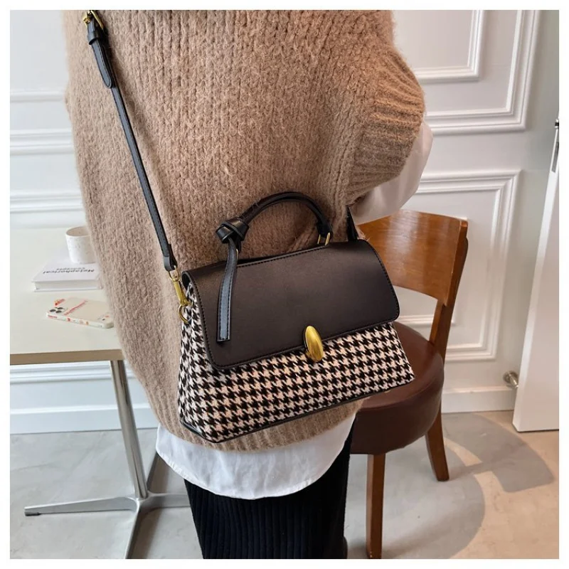 

Durable Canvas Backpack Men's Travel Bag Large Capacity With Laptop Compartment​