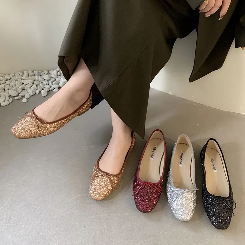 2024 Nieuwe Rode Strook Merk Vrouwen Platte Schoenen Mode Bling Dames Elegante Balletschoenen Platte Hak Zachte Outdoor Casual Ballerina \'S