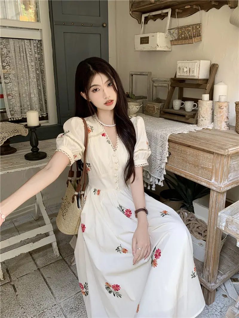 2024 Women\'s Summer French Tea Break Retro Fragmented Flower Dress New Design Feeling Slim and Long Skirt Trendy