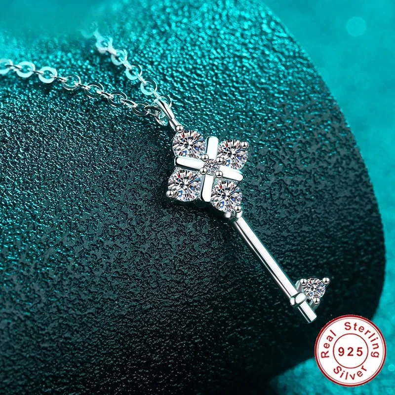 

Pass Diamond Test 100% 925 Sterling Silver Full Moissanite Necklace Creative Key Pendant Simple Exquisite Trend Fashion Jewelry