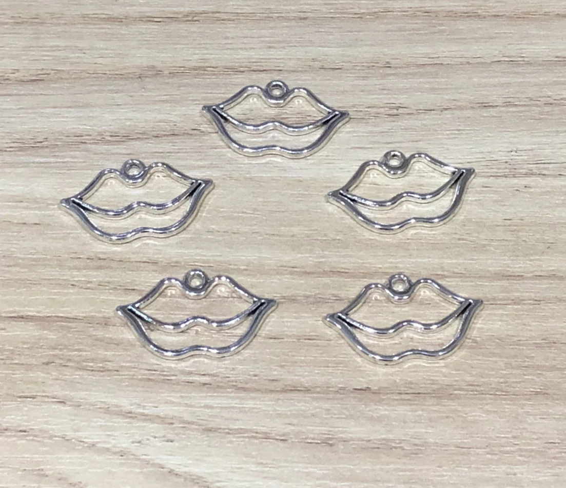 

30pcs 24*15mm Zinc alloy metal hollow lip design pendants for handmade jewelry HW3414