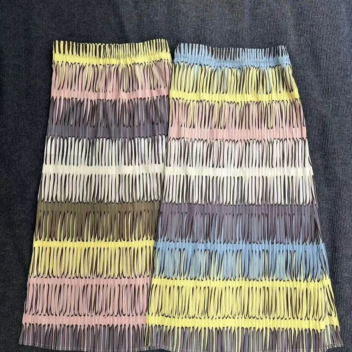 다용도 플리츠 2025 프린트 스커트 여름 신상 기품 있는 디자인 얇은 스플릿 플리츠 스커트 레귤러 핏