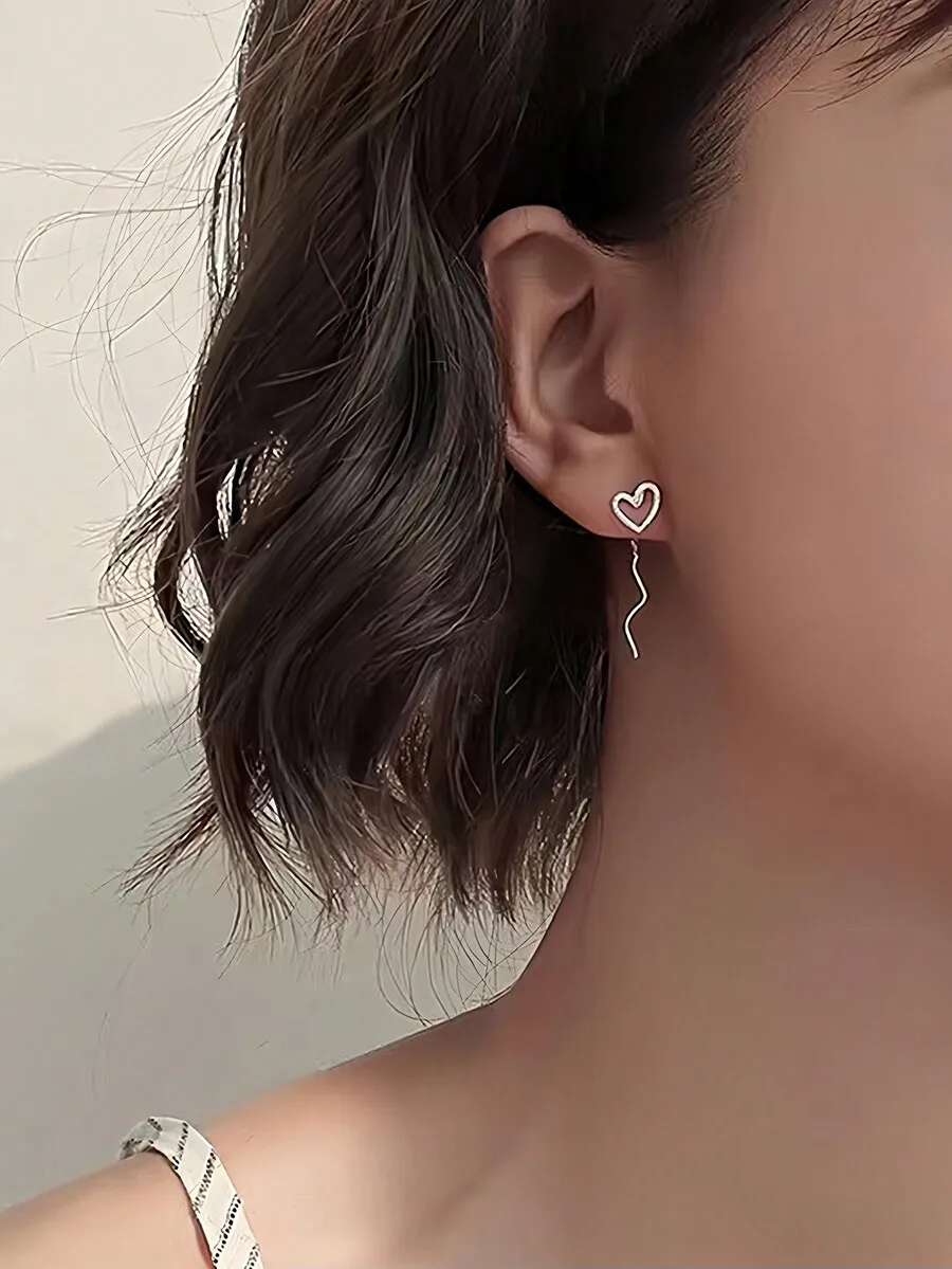 Simple heart-shaped ear threader earrings for Valentine’s Day, Mother’s Day, or thoughtful gift