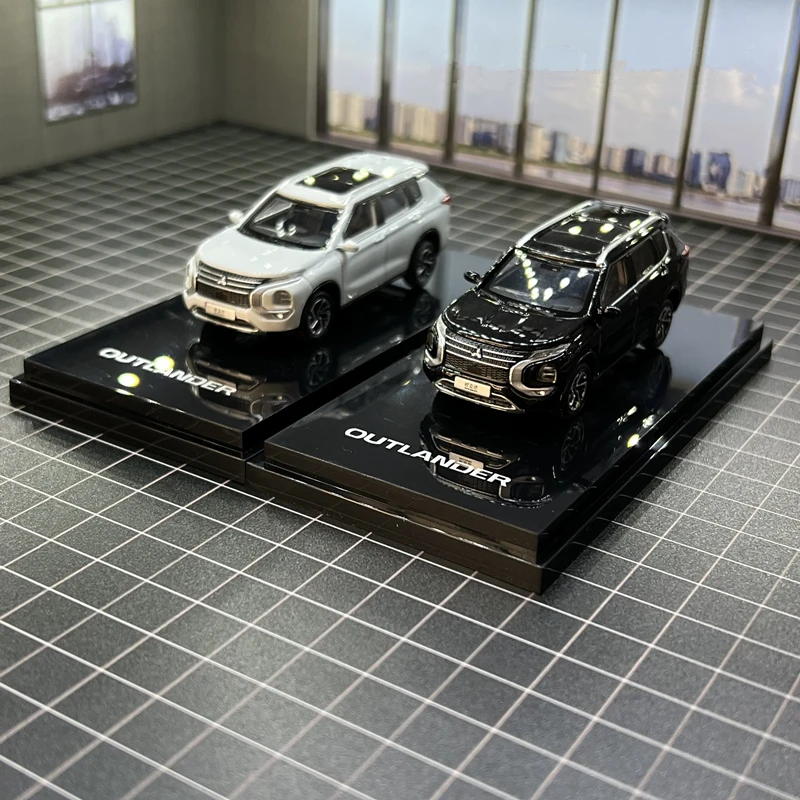 1/64 Mitsubishis Outlander SUV Alloy Car Model Diecasts Metal Toy Vehicles Car Model Miniature Scale Childrens Gifts Decorations