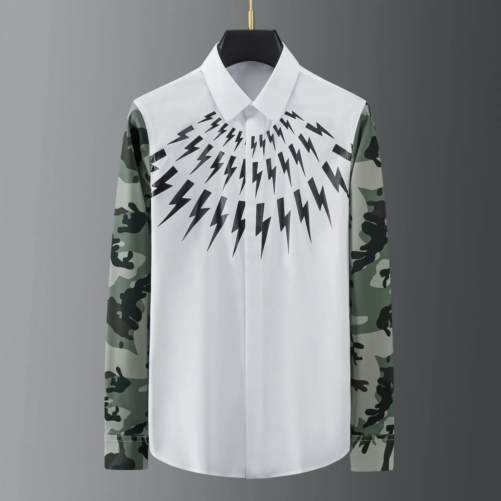 

Trendy camouflage hand sleeve patchwork chest lightning pressure glue printed high-end shirt for men