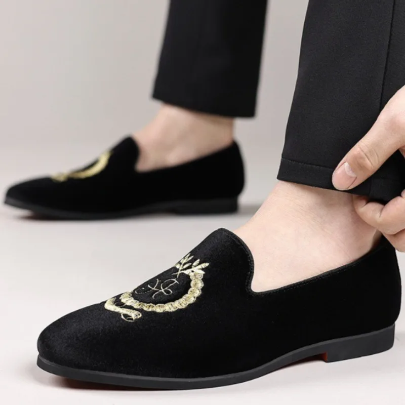 Luxury Designer Loafers Suede Leather Embroidery Casual Shoes Pointed Toe Dress Shoes Wedding Shoes for Men Moccasins Large Size
