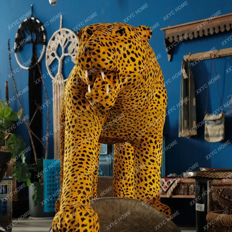 A Large leopard ornament animal ornament decorative wrought iron wood carving