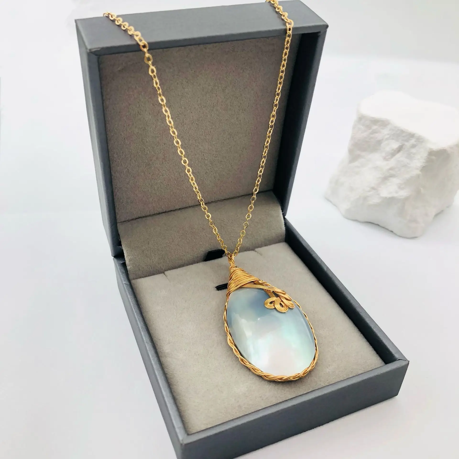 Collar con colgante tejido enrollado Mapei de agua de mar Natural para mujer con cadena de clavícula diseño de nicho simple directamente del manufa