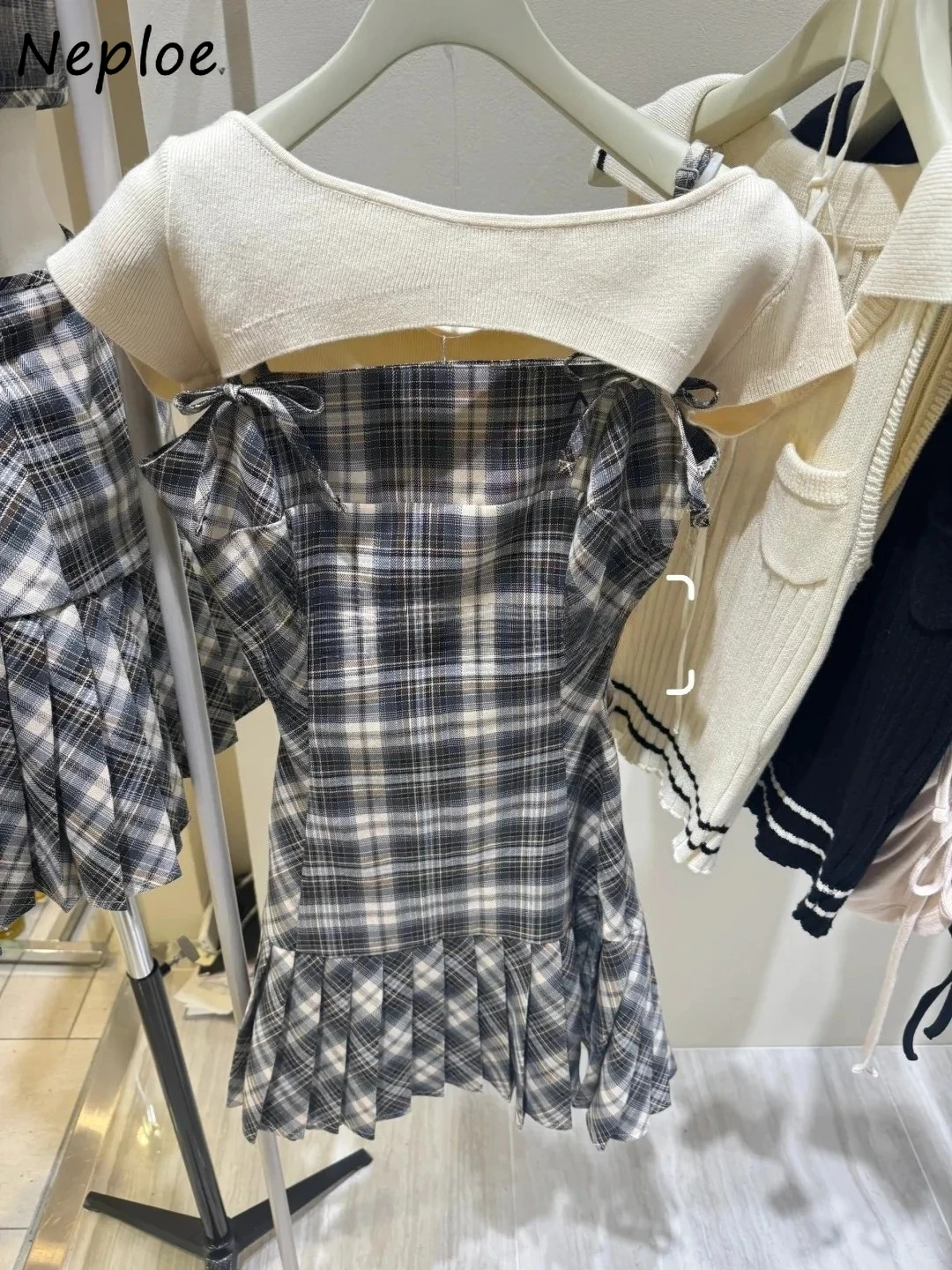 

Neploe New Sweet Plaid Show Waist Sling Dress Hollow Out Solid Short Smock Japan Student Fresh Preppy Style Gentle Two-pieces