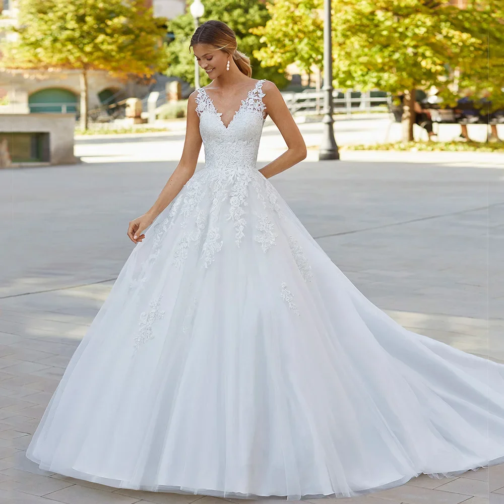 Exquisite Weiß A-linie Ärmellose V-ausschnitt Hochzeit Kleider Hohe Qualität Sweep Backless Bodenlangen Prinzessin Tüll Roben 2021 Neue