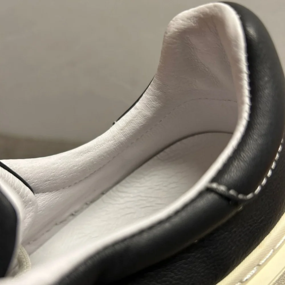 أحذية رياضية بيضاء من الجلد للرجال طراز جديد النسخة الكورية متعددة الاستخدامات كاجوال خفيفة قابلة للتنفس أحذية رجالية سوداء #4