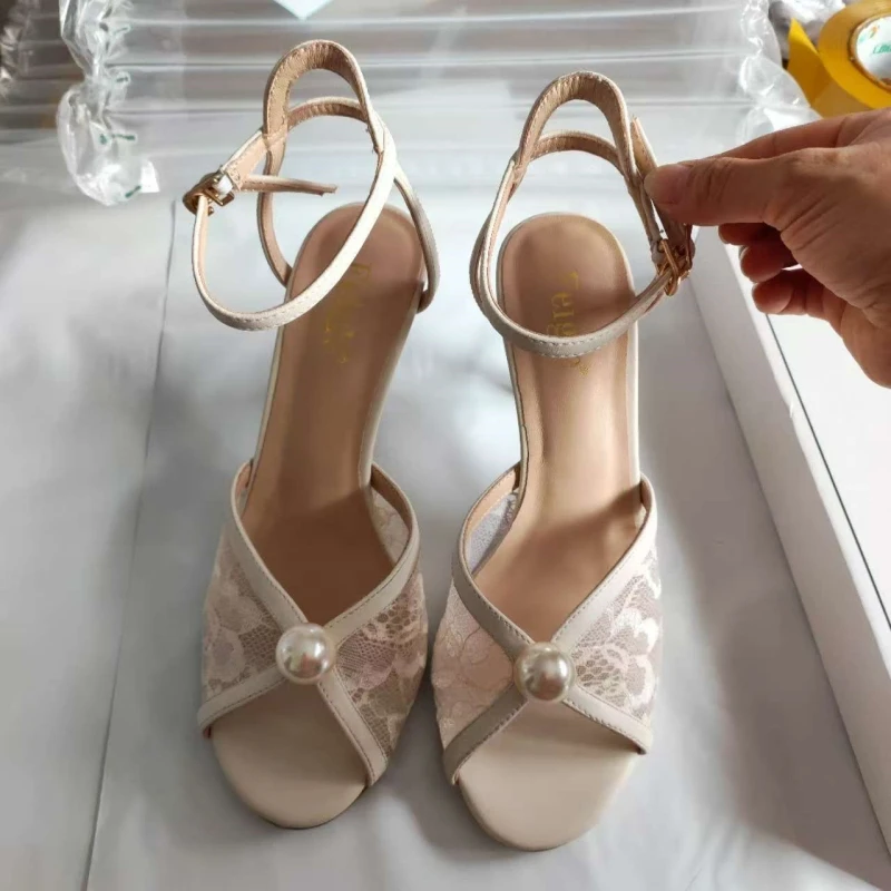 Summer new lace stitched pearl buckle wedding shoes thin high-heeled banquet dress versatile large size small women\'s sandals