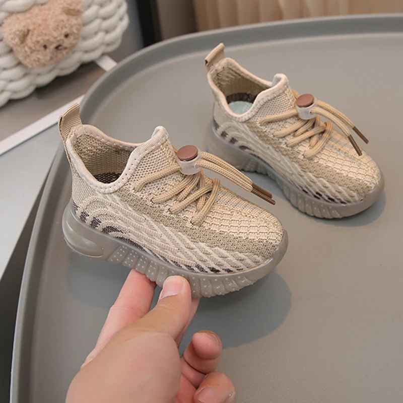 

Детские повседневные кроссовки, новинка лета 2025 года, дышащие спортивные кроссовки для бега на открытом воздухе для мальчиков и девочек, детская обувь для тенниса и отдыха