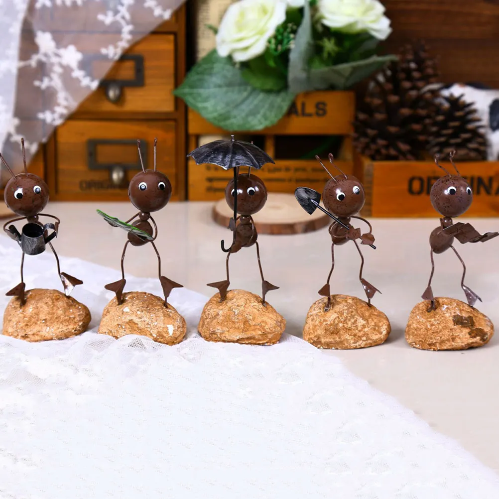 

2 PCS Cartoon Ant Decoration Figurine Ornament Desktop Holding Umbrella Style