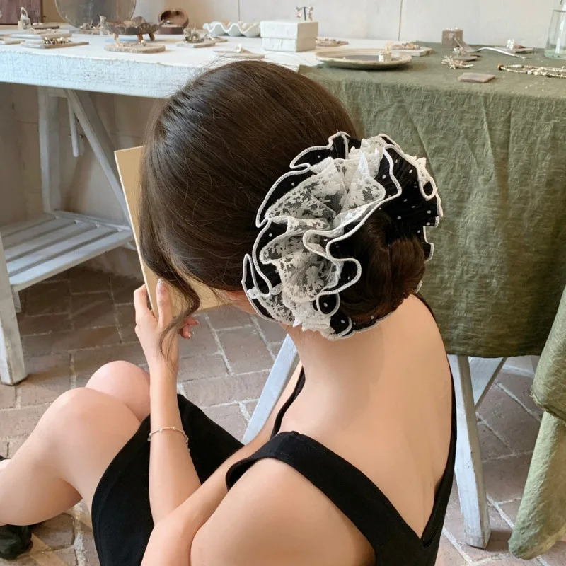 ربطة شعر أنيقة من الدانتيل مكونة من أربع طبقات على شكل ذيل حصان راقية