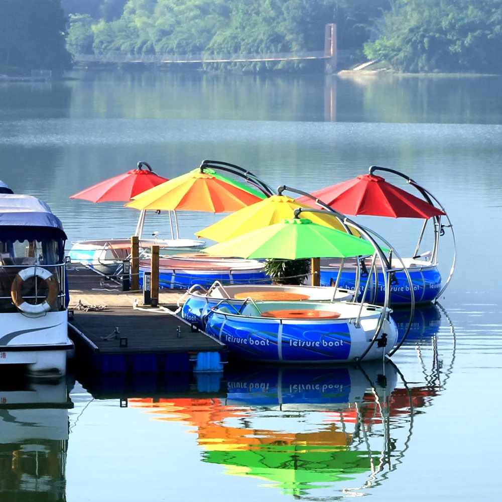 Altro attrezzature per giochi d'acqua Parco giochi Parco giochi BBQ Ciambella Barca per bambini e adulti Illuminazione a LED Barca notturna colorata per l'intrattenimento