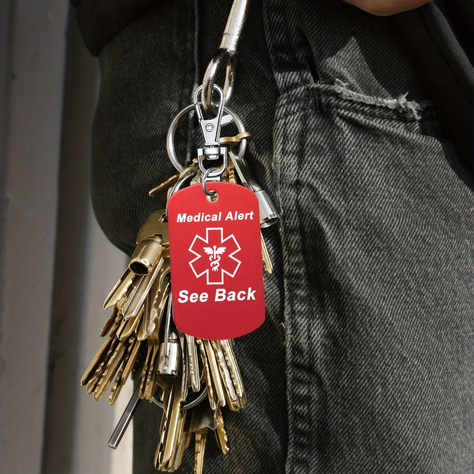 Porte-clés d'alerte médicale gravé sur mesure - Porte-clés personnalisé double face en acier inoxydable avec étiquette d'identification rouge pour les coordonnées d'urgence et l'identification des affections médicales