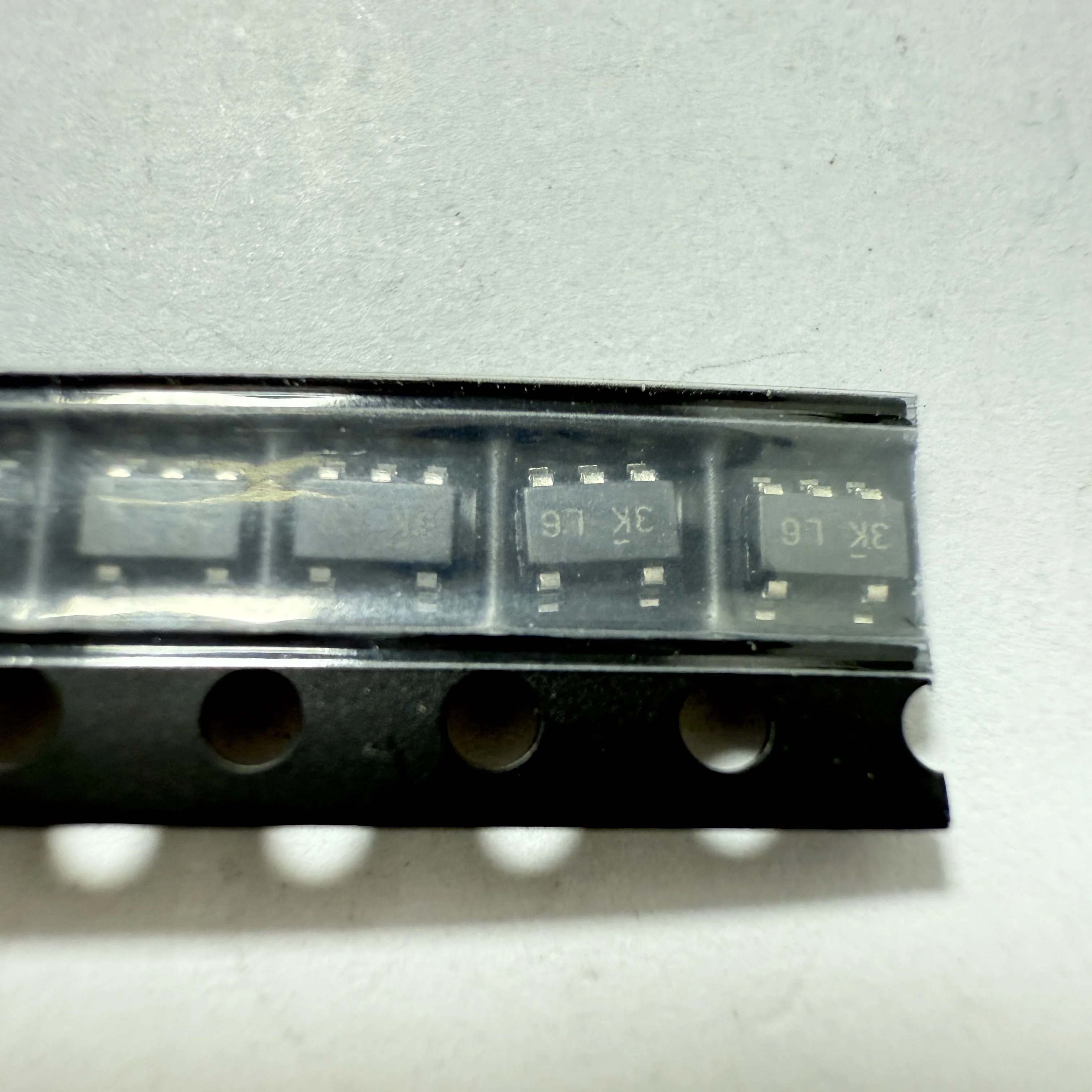 10PCS/LOT IRS44273LTRPBF (Gate Drive ICs)