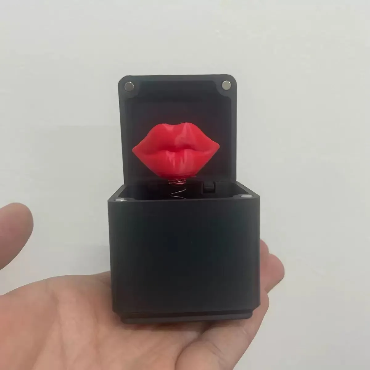 3D-geprinte meerlaagse verrassingscadeaudoos, Halloween-cadeaudoos met mini-middelvinger, grapcadeaudoos met 6 lagen voor feestjes