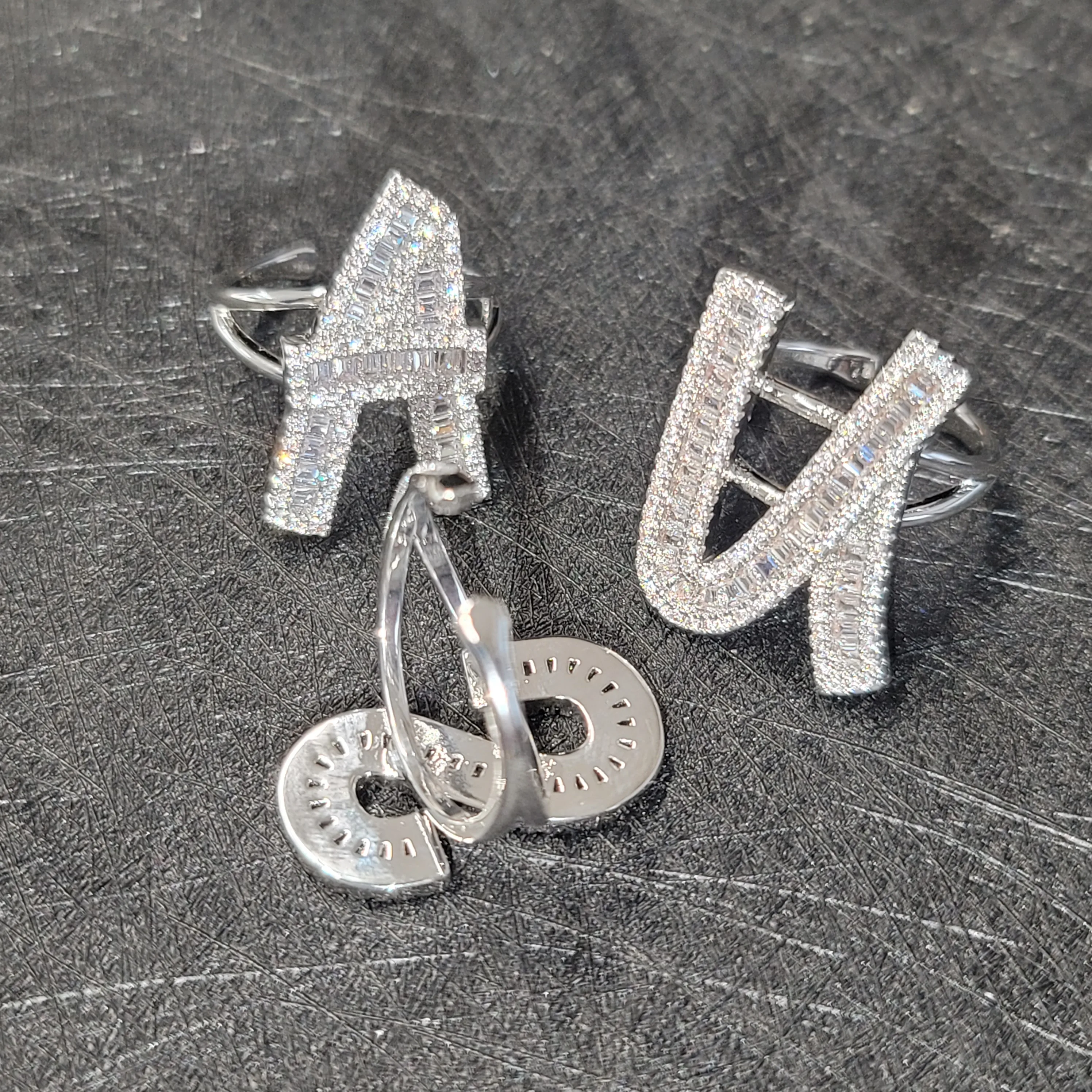 مخصص قابل للتعديل حجم الحروف والأرقام حلقة Presonalized الجليدية الرغيف الفرنسي الأولي خواتم مجوهرات هدايا للنساء الرجال عيد الميلاد