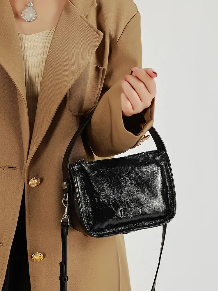 

Oil Wax Head Layer Cowhide Women Bag 2025 New Fashion Versatile Shoulder Bag Senior Sense Retro Commuter Cowhide Crossbody Bag