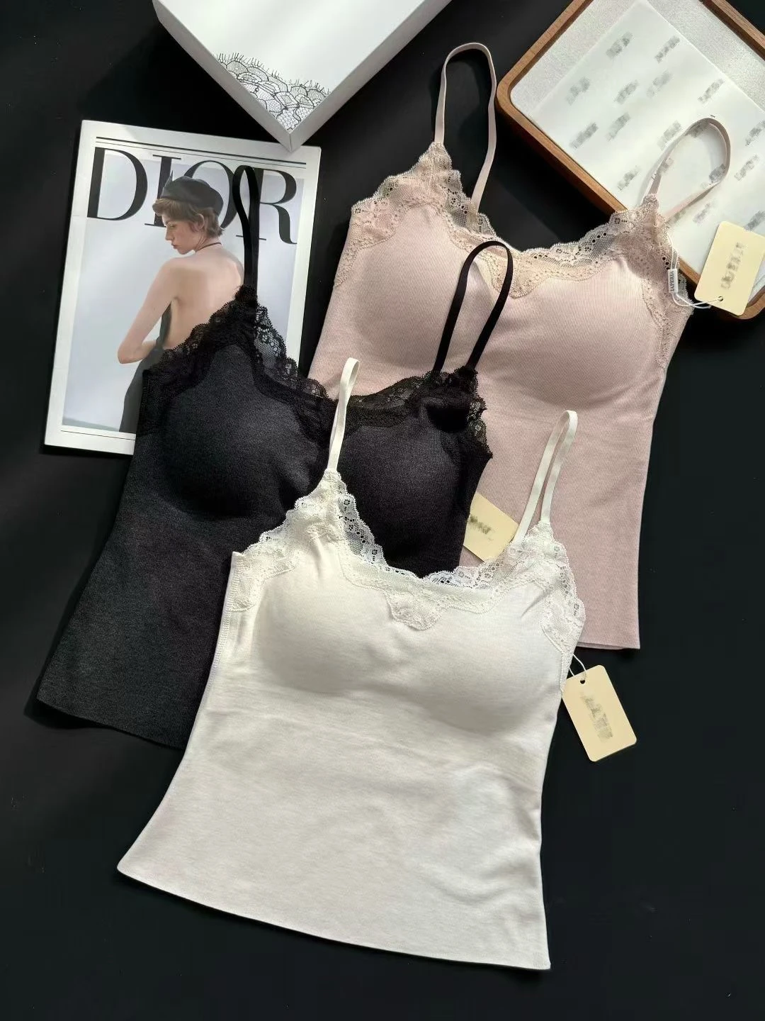 

Silk V-ne Tank Top Women's Inner Wear Strap Vest Inteated Pad High Elastici Commute Sle Pure Color Bal Design