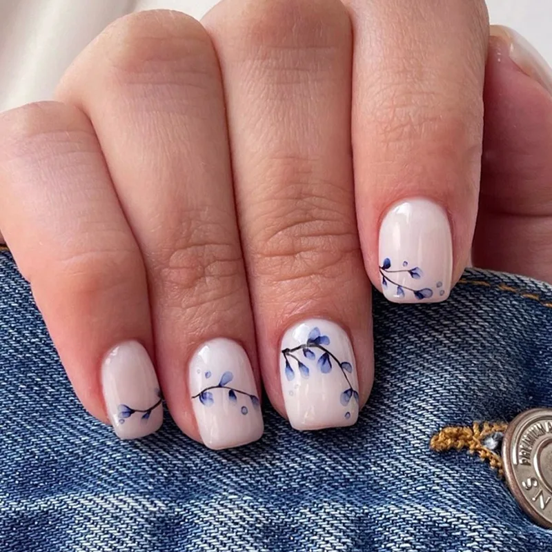 

24pcs Simple Blue Flower Bud French Style Press on Nails Simple Nails Full Cover Wearable False Nails
