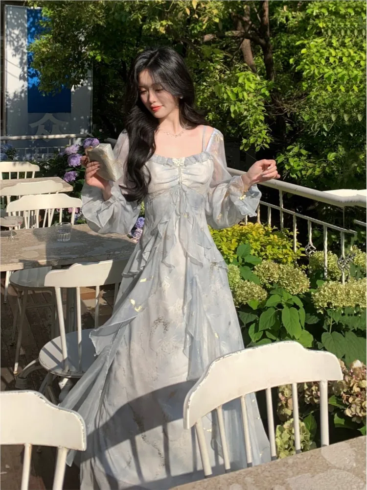 

A new style long-sleeved dress with purple tinted and gilded ruffles