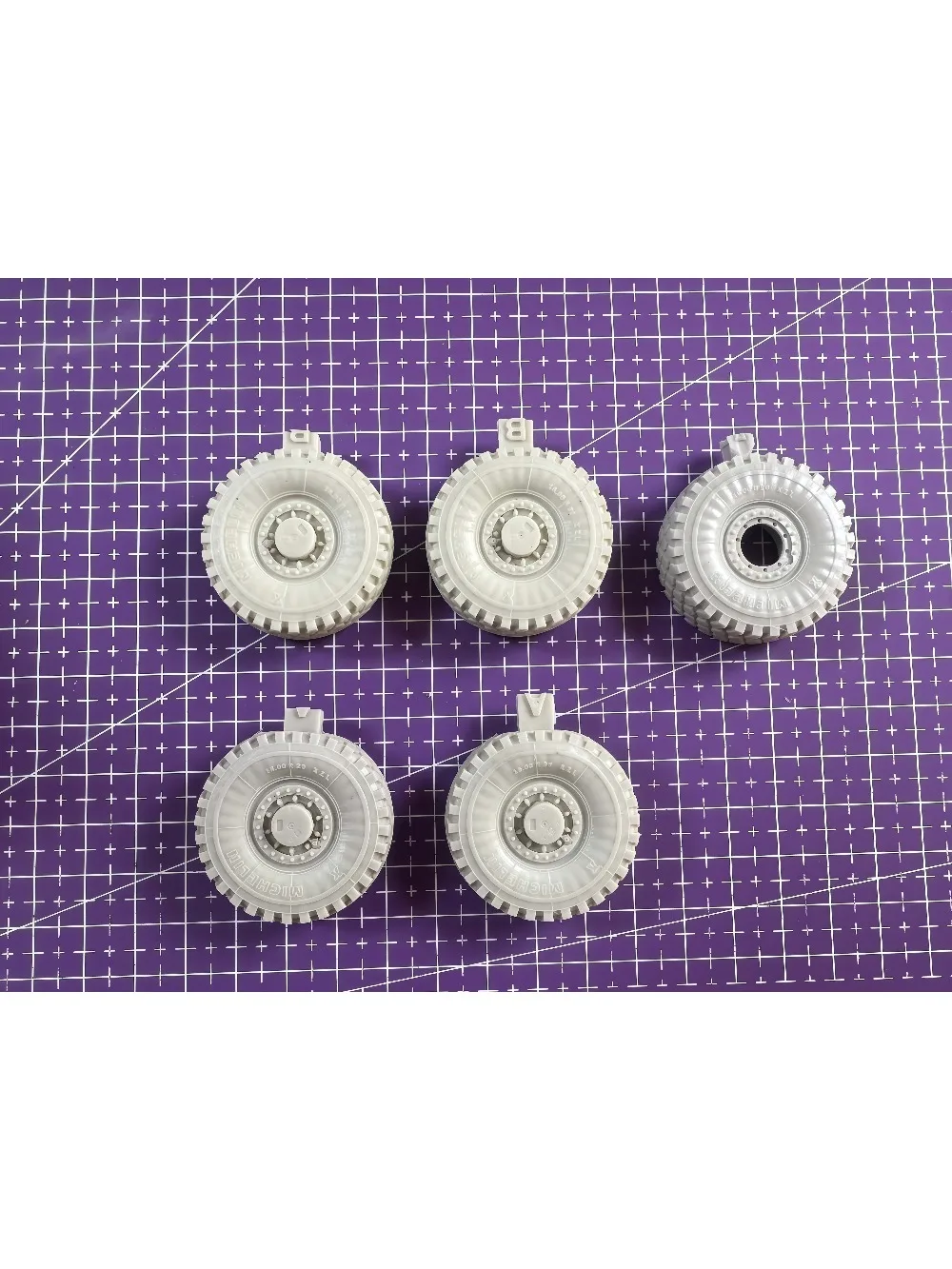 Modèle en résine moulée 1/35, accessoires de modification des pneus, non peint (véhicule de protection contre la foudre MATV)