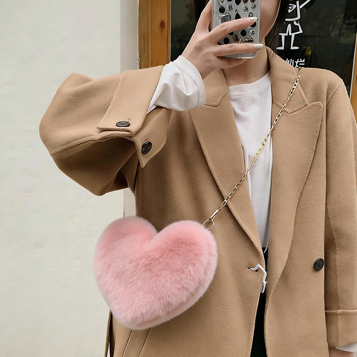 

Heart Shaped Faux Fur Purse for Women Girls Fluffy Shoulder Bag with Gold Chain Cute Soft Fuzzy Crossbody Purse Valentine's Day