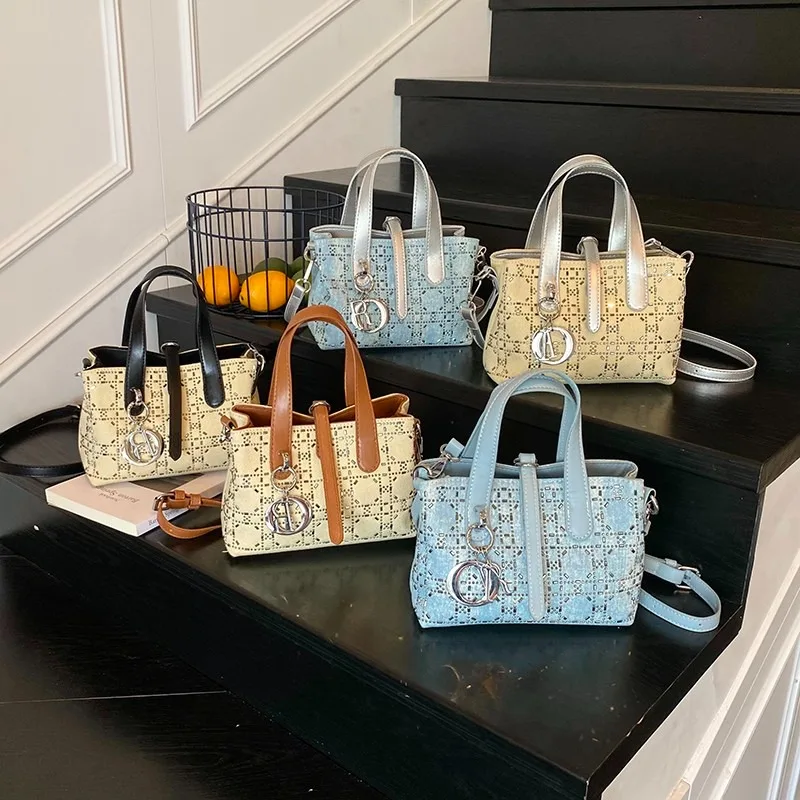 

Elegant Vintage Tote Bag For Women With Fashionable Letter Logo And Casual Commuter Style Luxury