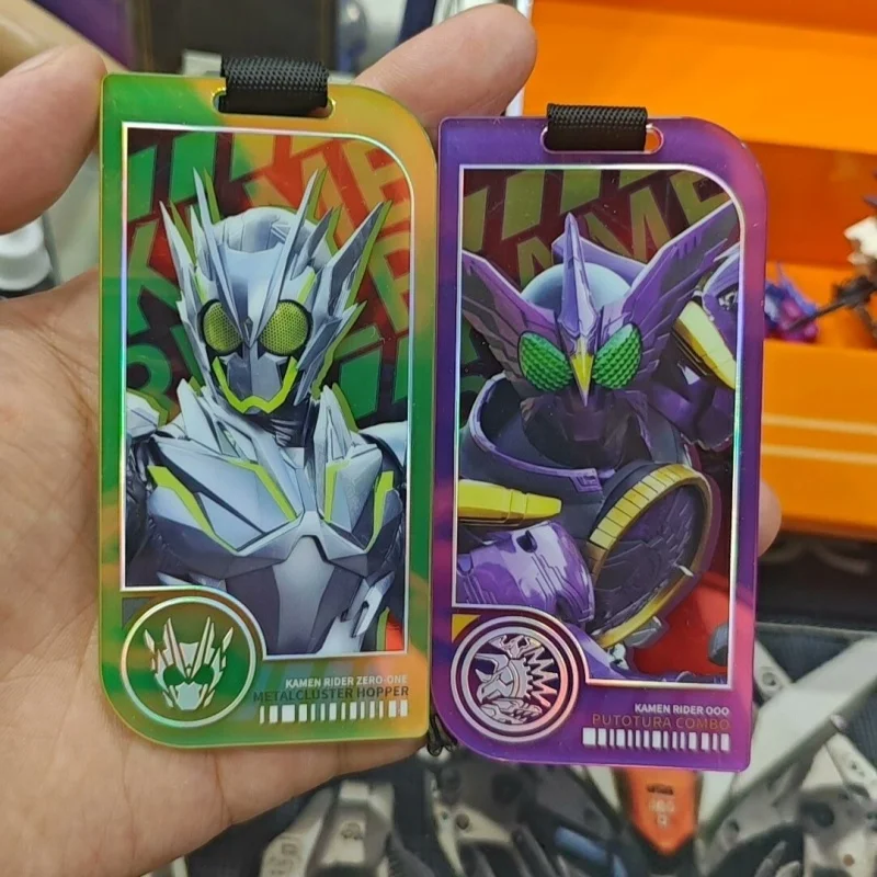 في المخزون المشجعين من بانداي ملثمين رايدر مغامرة رايدر سلسلة مفاتيح مصنوعة من الأكريليك صندوق أعمى الرسمية أنيمي المفاتيح 2d جمع الهدايا