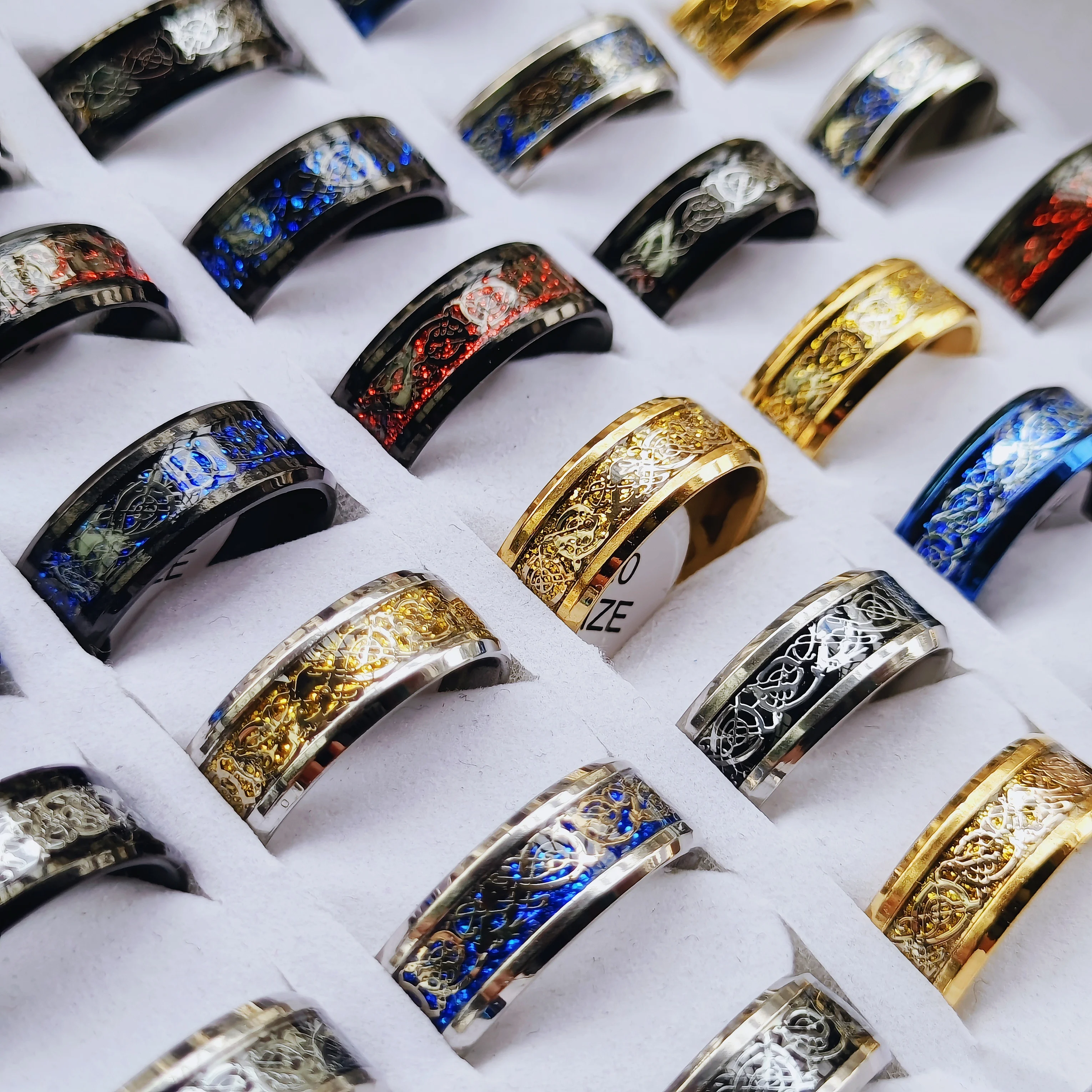 20pcs/Lot Wholesale MIX 8mm Men\'s Stainless Steel Celtic Dragon Ring Inlay Red Green Black Ring Wedding Band Jewelry Size7to11