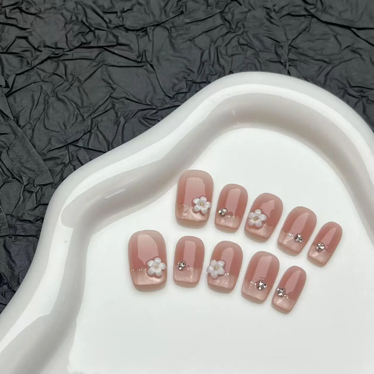 

10 шт., милые розовые накладные ногти с милыми 3d белыми цветами во французском стиле, блестящие корейские носимые женские накладные ногти