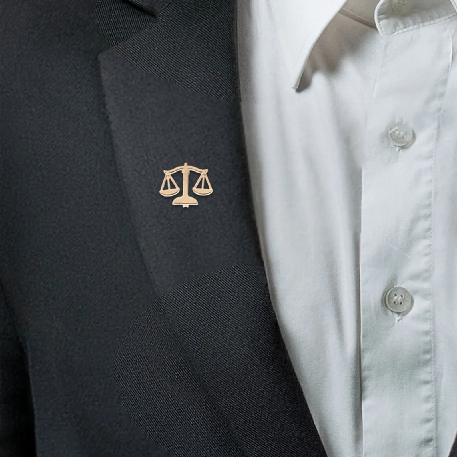 4Pcs Vintage Justice Scale Brooch Set for Men Gold-Plated Lawyer Lapel Pins Suit Jacket Collar Badge Statement Brooches Wedding