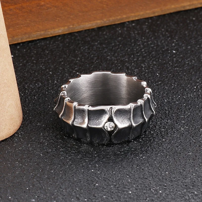 خاتم فاسق من الفولاذ المقاوم للصدأ بحجر التنين العمود الفقري CZ للرجال
